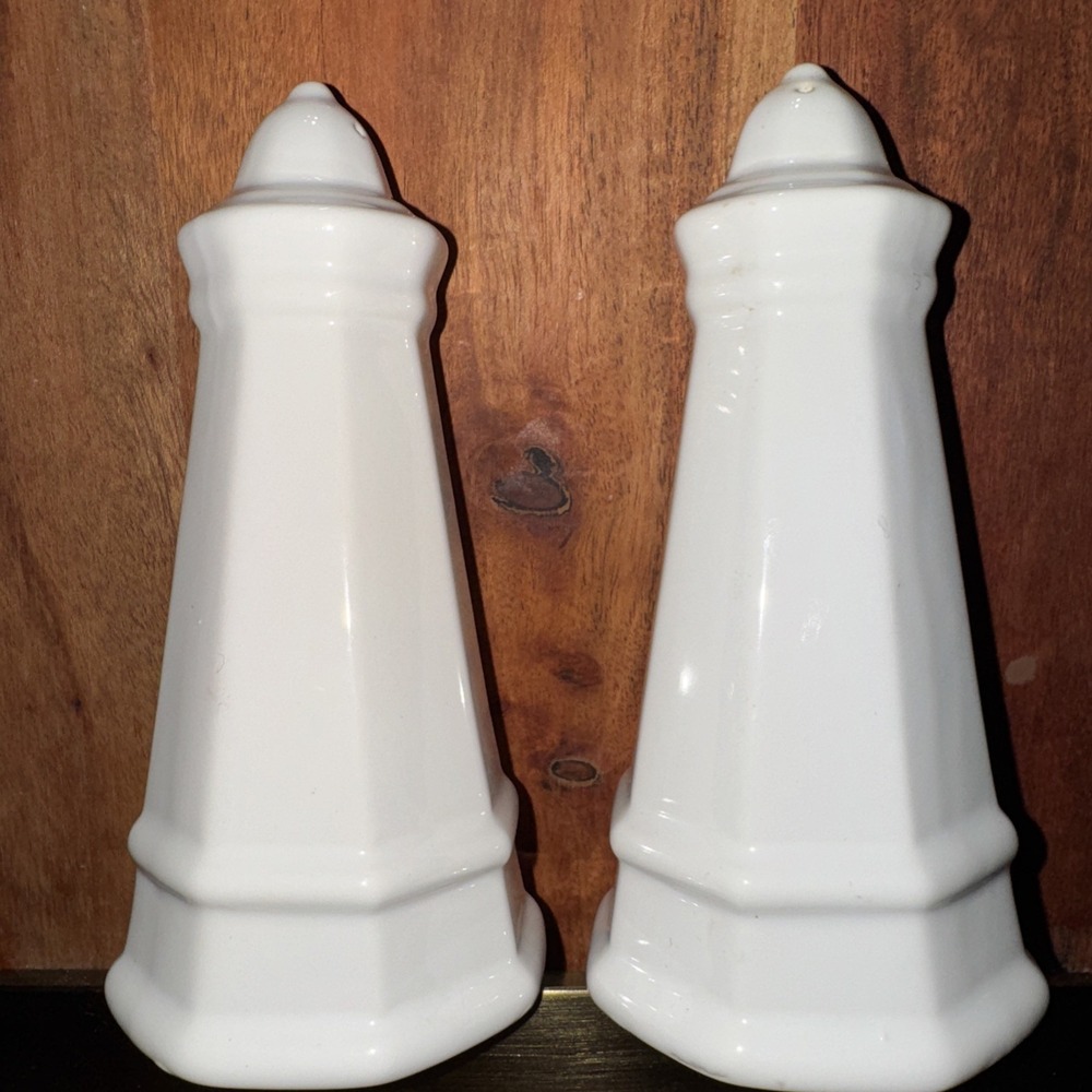 Vintage Pfaltzgraff Heritage White Salt Pepper‎ Shakers Lighthouse Set